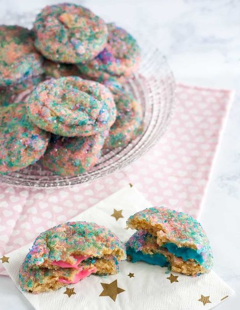 Gender Reveal Dessert, Gender Reveal Food, Gender Reveal Diy, Simple Gender Reveal, Cookies Stuffed, Gender Reveal Cookies, Soft Sugar, White Chocolate Ganache, Soft Sugar Cookies