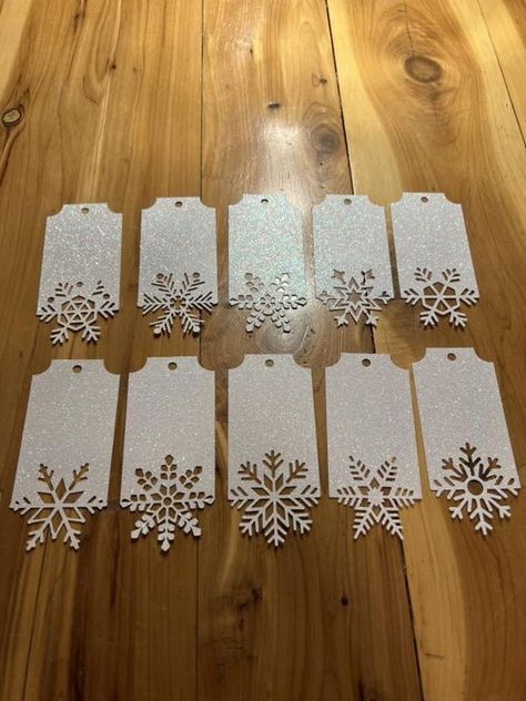 Free SVG Sharing | Cricut Craft For Beginners | Snowflake Gift Tags 😍🙏 | Facebook Christmas Gift Tags Cricut, Gift Tags Cricut, Craft For Beginners, Snowflake Gift Tags, Christmas Scrapbook Pages, Cricut Craft, Christmas Scrapbook, Cricut Free, Svg Free