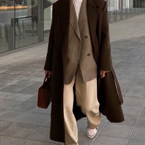 Stile Hijab, Skandinavian Fashion, Looks Street Style, Brown Coat, Mode Inspo, 가을 패션, Mode Vintage, Mode Inspiration, Winter Fashion Outfits