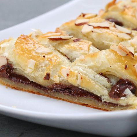 Almond Braid, Tasty Videos, Chocolate Cookie Recipes, Chocolate Almond, Chocolate Pies, Chocolate Almonds, Easy Chocolate, Chocolate Recipes, Just Desserts