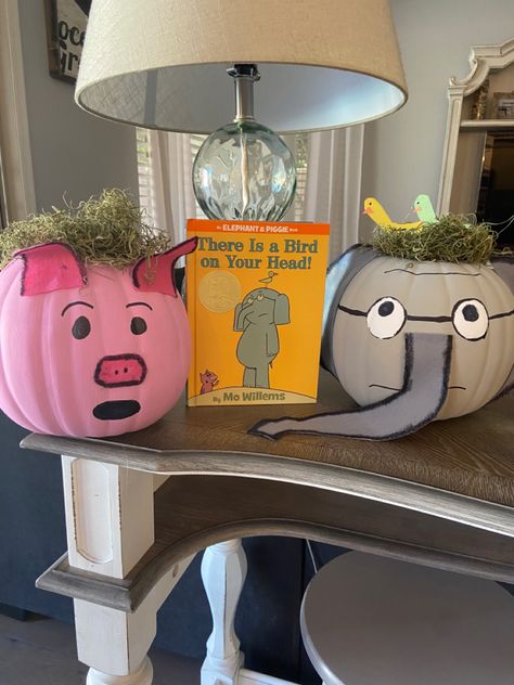 Moe Willems character pumpkin. Piggie and Gerald. Piggie And Gerald Pumpkin, Piggie And Gerald, Piggy Costume, Pumpkin Story, Story Book Pumpkin, Character Pumpkins, Preschool Projects, Mo Willems, Book Report