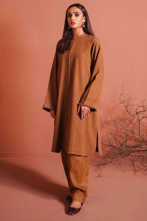 Minimal Embroidery, Best Designer Suits, Zara Shahjahan, Fall Basics, Simple Dress Casual, Winter Suits, Dress Designing, Simple Kurta Designs, Designer Kurti Patterns