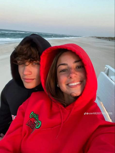 Summer Bf Aesthetic, Couple Goal Beach, Things To Do With Your Boyfriend Teens, Boy Best Friend Pictures Aesthetic, Teenager Couple Picture Ideas, Cute Couple Pics Teenagers, Teen Love Cute, Teenage Couple Photos, Summer Boyfriend Aesthetic