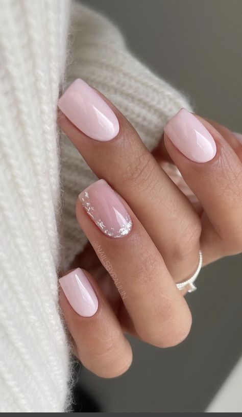 Short Pink Shellac Nails, Pink Shimmer Nails, Milky Pink Nails, Kutek Disney, Milky Pink, Manikur Kuku, Milky Nails, Subtle Nails, Smink Inspiration