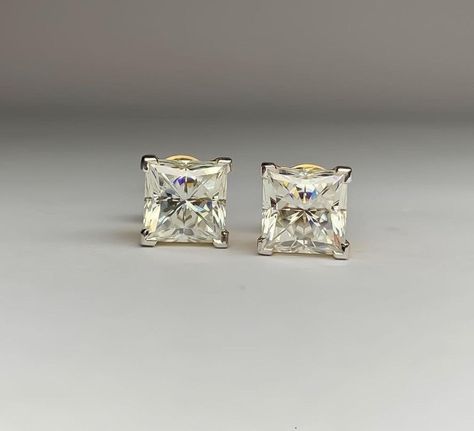 Square Diamond Earrings, Princess Cut Earrings, Rings Jewelry Simple, Princess Cut Stud Earrings, Rings And Bands, Green Sapphire Engagement Ring, Princess Earrings, Princess Cut Moissanite, Bezel Earrings