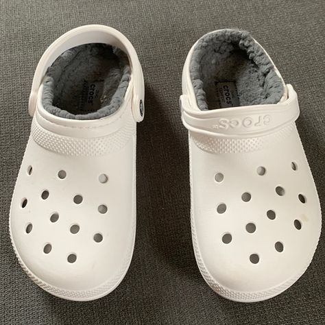 White crocs with gray fur inside Size M 6 W 8 White Fluffy Crocs, Crocs Fluffy Inside, Fluffy Crocs Outfit, White Crocs With Fur, White Fuzzy Crocs, Crocs With Fur Inside, White Crocs Aesthetic, Fluffy Crocs, White Crocs Outfit