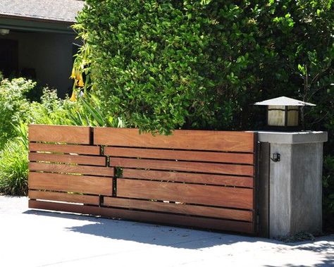 Metal Fence Gates, Cheap Garden Fencing, Wooden Gate Designs, Modern Driveway, Wooden Gates Driveway, Garden Gates And Fencing, Wood Fence Design, Fence Gate Design, Modern Gate