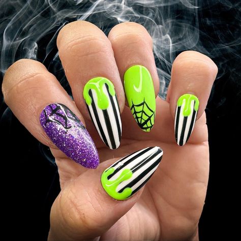 Beetlejuice Halloween Press on Nails, Beetlejuice Nails, Spiderweb Press on Nails - Etsy Oogie Boogey Nails, Bettle Juice Nail Ideas, Beetlejuice Nails Short, Beetlejuice Nail Designs, Vibrant Pink Nails, Beetlejuice Nail Art, Green Halloween Nails, Beetle Juice Nails, Lotus Nails