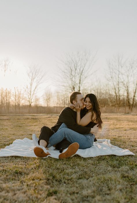 Couples Photoshoot Poses Laying Down, Fall Blanket Photoshoot, Couple Poses Sitting On Lap, Couple Poses Laying Down, Outdoor Blanket Photoshoot, Couples Blanket Pictures, Laying Down Couple Poses, Engagement Photos Blanket, Blanket Poses