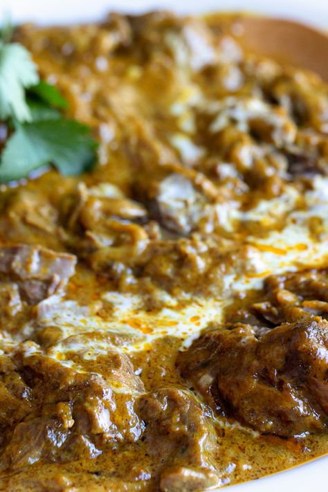 Another easy slow cooker curry that yields amazing results from a long, low-temperature cook. The onions and garlic disappear in the sauce, leaving their delicious sweetness. Slow Cooker Lamb Korma, Lamb Korma Slow Cooker, Chicken Hotpot, Lamb Korma, Slow Cooker Curry, Slow Cooker Lamb, Korma Recipe, Crock Pots, Lamb Recipes