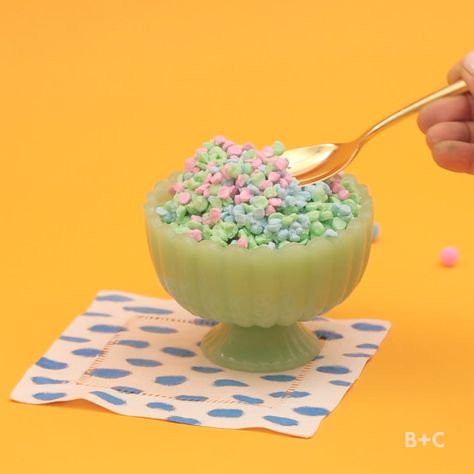 How To Make Dippin Dots, Diy Dippin Dots, Homemade Dippin Dots, Dippin Dots Recipe, Dip And Dots, Fae Food, Dipping Dots, Yogurt Desserts, Weight Watcher Desserts