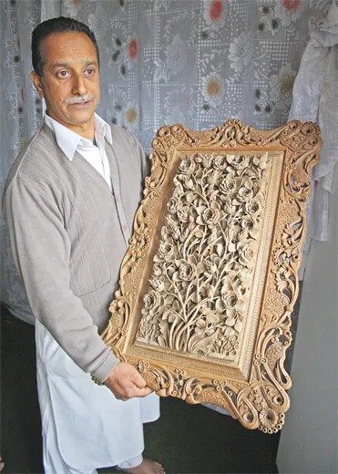 Exquisite Art, gifted hands | Kashmir Life Ancient Kings, Wooden Architecture, Wooden Pattern, Diy Wooden Projects, Gifted Hands, Wood Carver, Art Carved, Wooden Projects, Beautiful Furniture