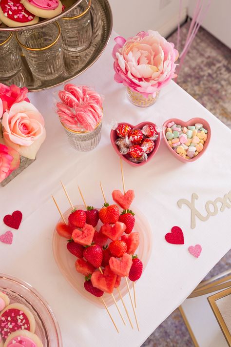 Valentines Theme Party, Valentines Tea Party, Valentines Party Food, Galentines Day Ideas, Valentines Brunch, Valentines Birthday Party, Valentine Tea, Day Party Ideas, Valentines Baby Shower