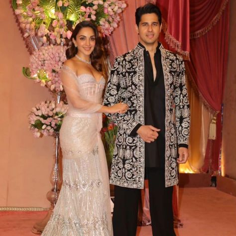 We’re still not over these looks! #Repost @hellomagindia ・・・ Swipe to tell us which one is your favourite… Siddharth Malhotra Wedding, Siddharth Malhotra, Sidharth Malhotra, Kiara Advani, Wedding Lehenga, Fashion 2024, July 7, Wedding Outfits, Which One Are You