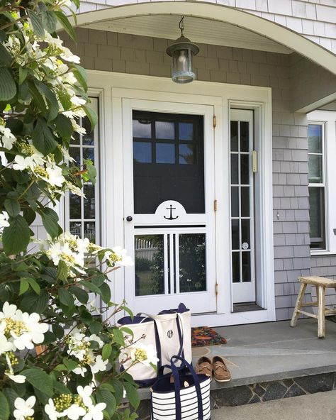 No photo description available. Beach House Front Door, Beautiful Front Doors, Beach House Exterior, Coastal Living Rooms, House Front Door, Farmhouse Front, Casa Container, Beach Cottage Decor, Storm Door