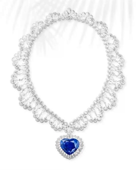 Chopard Official (@chopard) • Instagram photos and videos Chopard Diamond Necklace, Chopard Happy Hearts Ring, Bracelet Chopard Happy Heart, Chopard Precious Lace, Chopard Happy Hearts, Expensive Diamond, Diamond Jewelry Set, Cowry Shell, High Jewellery