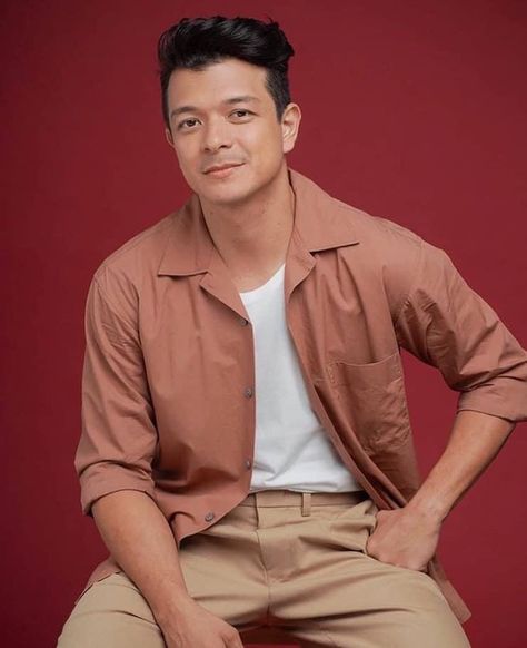 Jericho Rosales, Coco Martin, Star Magic, Asian Actors, Mens Casual Outfits, Celebrities Male, Korean Actors, Men Casual, Casual Outfits