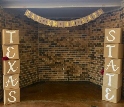 Texas State University party decor  #txst #diy #graduationparty Texas State University Graduation Party, Texas State Graduation Party, University Party Decorations, Txst Dorm, University Graduation Party Decorations, Texas Party Decorations, Doctor Graduation Cake, Teacher Graduation Party, University Party