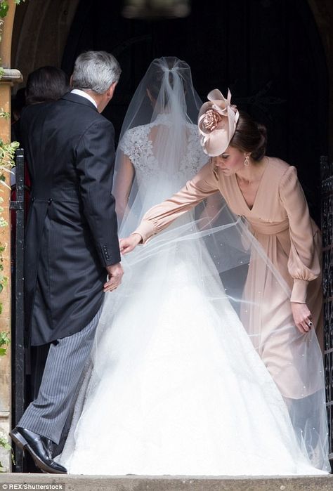 Pippa Middleton Wedding Dress, Pippas Wedding, Pippa Middleton Wedding, Society Wedding, Pippa And James, Middleton Wedding, James Matthews, Cambridge Family, Middleton Family