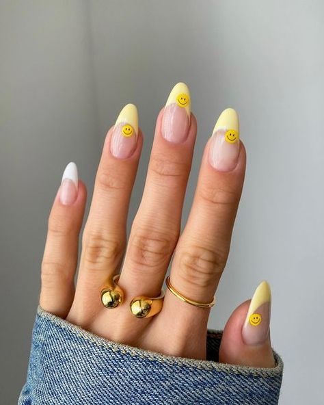 50+ Yellow Nails to Inspire Your Next Mani! - The Pink Brunette Yellow Gold Nails Acrylic, Easy Nail Art French Tips, Smiley Face French Tip Nails, Influencer Nails, Smiley Nail Art, Smiley Nails, Yellow Nail Designs, Dip Polish, Pink Brunette