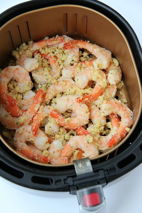 Air Fryer Parmesan Shrimp - Simple and flavorful garlic and parmesan air-fried shrimp, ready in 10 minutes! Parmesan Shrimp, Recipes Potatoes, Shrimp Parmesan, Cooks Air Fryer, Chicken Tender, Air Fried Food, Air Fryer Oven Recipes, Full Recipes, Air Fry Recipes