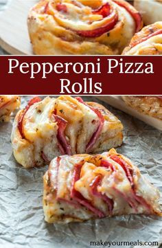 Pepperoni Pizza Rolls, Homemade Pizza Rolls, Pizza Roll Recipe, Pizza Flavors, Appetizers Easy Finger Food, Pizza Recipes Homemade, Pizza Rolls, Football Food, Party Food Appetizers