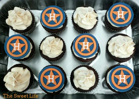 Houston Astros cupcakes Astros Cupcakes, Astros Party, Baseball Birthday Cakes, Sports Cakes, Nana Birthday, Baseball Birthday, Bday Party Ideas, Food Platters, Cake Shop