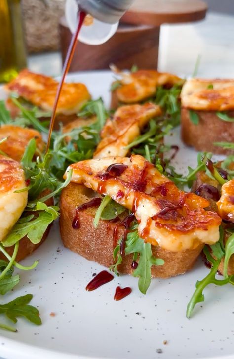 Hot Honey Halloumi Toast - Everything Delish Halloumi Toast, Everything Delish, Honey Halloumi, Halloumi Cheese, Oven Roasted Tomatoes, Easy To Make Appetizers, Grilled Halloumi, Cauliflower Bites, Summer Appetizer