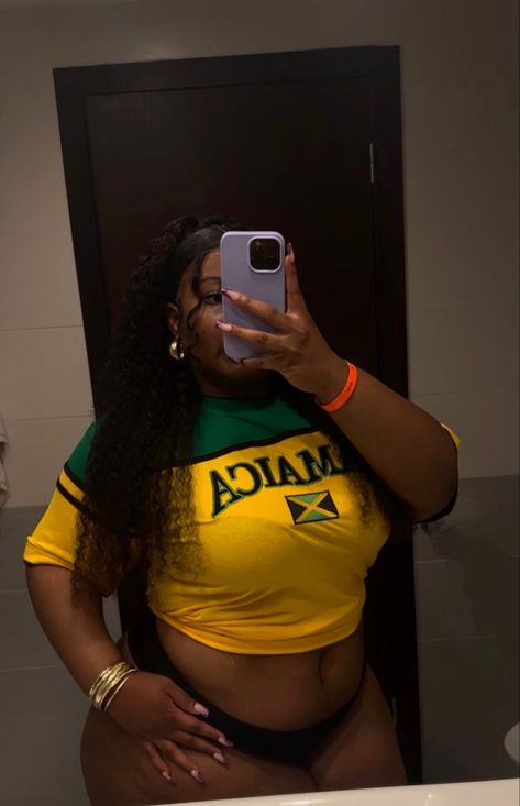 Curvy Jamaica Shirt Aesthetic, Jamaica Aesthetic, Jamaica Shirt, Jamaica Trip, Cute Vacation Outfits, Jamaica Travel, Shirt Aesthetic, Vacation Outfits