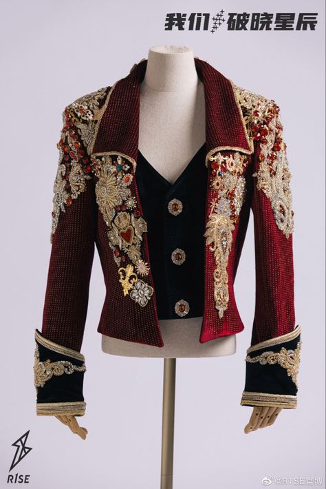 Fantasy Battle Outfit, Red And Gold Clothes, Gold Prince Outfit, Prince Aesthetic Royal Fantasy Outfit, Red Fantasy Outfit, Red And Gold Suit, Red Royal Outfit Male, Red And Gold Fantasy Outfit, Red Fantasy Outfit Male