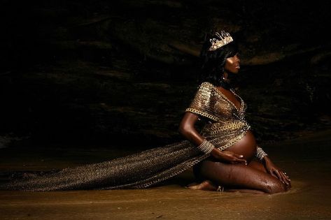 Goddess Maternity Shoot, Maternity Shoot Black Women, Maternity Shoot Beach, African Maternity, Maternity Studio Photoshoot, Maternity Dresses Photography, Beach Maternity Photos, Maternity Studio, Maternity Photography Couples