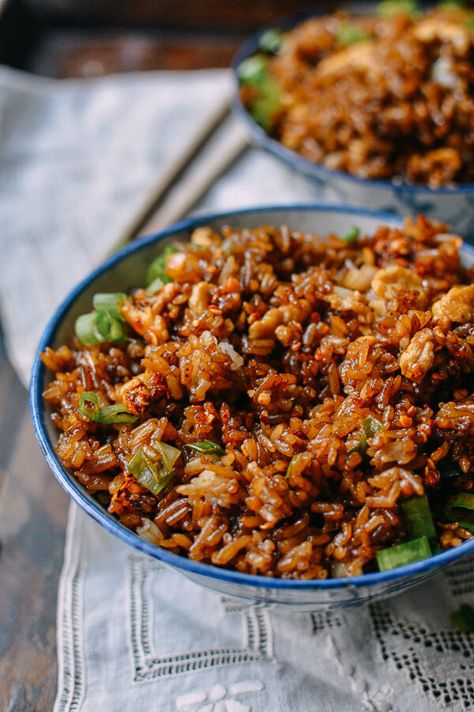 King Soy Sauce Fried Rice, by thewoksoflife.com                                                                                                                                                                                 More Soy Sauce Fried Rice, Cibo Asiatico, Chinese Vegetables, Fried Rice Recipe, Idee Pasto Sano, Mixed Vegetables, Rice Recipe, Asian Dishes, Easy Salads