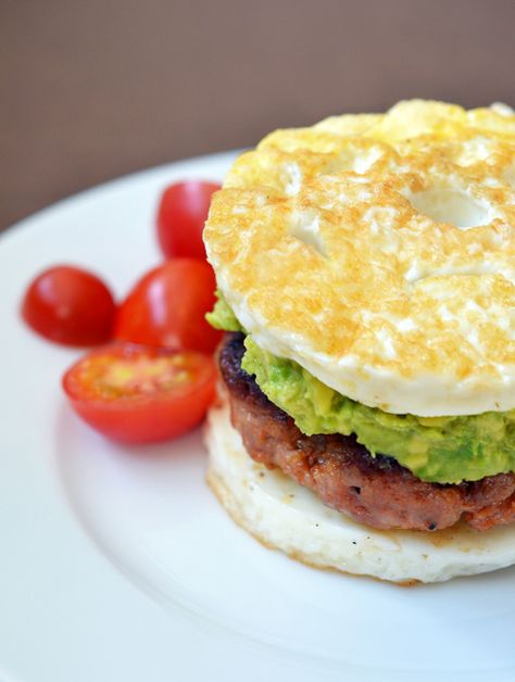 tumblr_inline_mogvbknsmO1qz4rgp Sausage Egg Mcmuffin, Paleo Sausage, Egg Mcmuffin, Paleo Recipes Breakfast, God Mat, Low Carb Paleo, Diet Vegetarian, Paleo Breakfast, Favorite Comfort Food