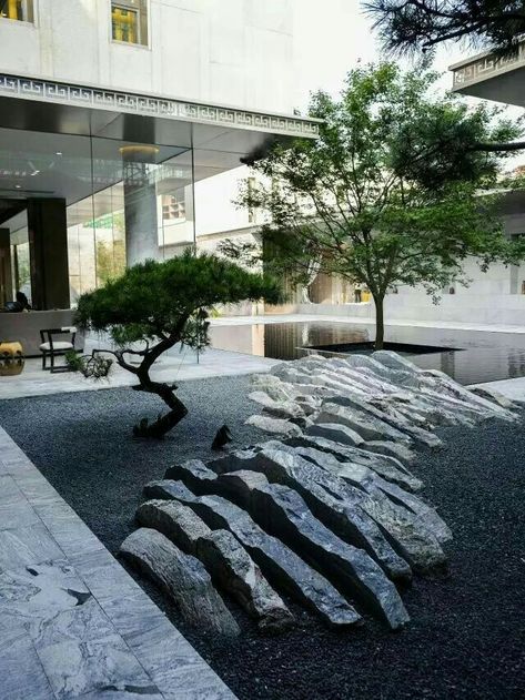 Garden Landscaping Design Ideas, Japanese Courtyard, Moderne Have, Zen Rock Garden, Japanese Garden Landscape, Rock Garden Design, Japanese Garden Design, Asian Garden, Rock Garden Landscaping