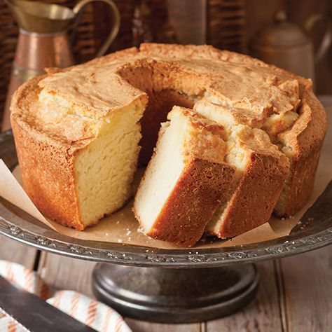 This Classic Cold Oven Pound Cake is the perfect end to any meal.      Save Recipe Print  Classic Cold-Oven Pound Cake Pound Cake Paula Deen, Cold Oven Pound Cake, Southern Pound Cake, Pound Cake Recipes Easy, Cream Cheese Pound Cake, Torte Cupcake, Pound Cake Recipe, Paula Deen, Pound Cake Recipes