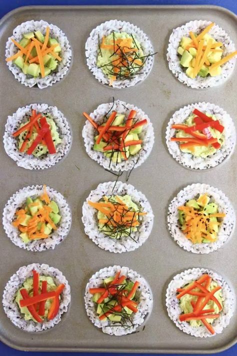 Bite Sized Appetizers, Sushi Cups, Dinner For Kids, Bite Size Appetizers Easy, Vegan Party Food, Vegan Kids Recipes, Healthy Afternoon Snacks, Vegan Party, Bite Size Appetizers