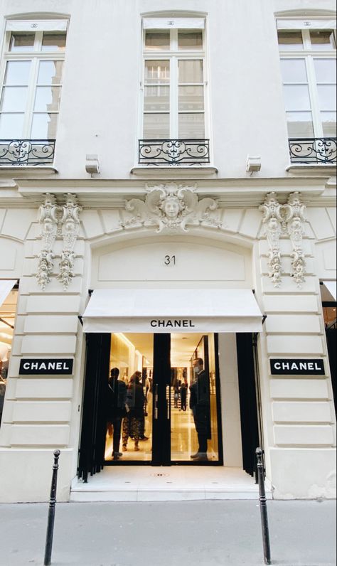 Luxury House Interior Design, Chanel Brand, French Architecture, Fashion Stores, Parisian Chic, Luxury House, 인테리어 디자인, Fashion Store, Home Interior Design