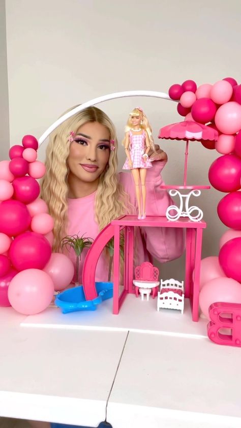 Barbie Centerpiece, Barbie Centerpieces, Barbie Outfit Ideas, Lou Flores, Halloween Bunco, Birthday 11, Nicki Minaj Barbie, Barbie Birthday Party, Birthday Party Centerpieces