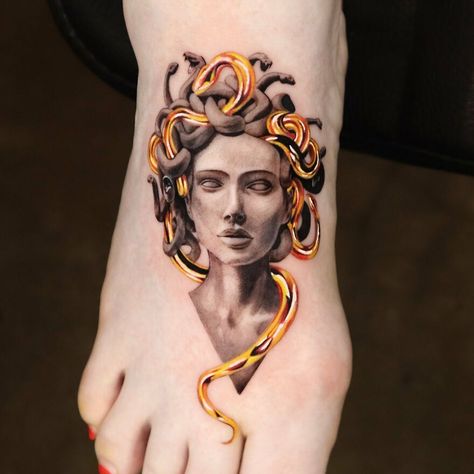 Gold Tattoo Ink, Tatoo 3d, Tato Flash, Tato Dengan Makna, Medusa Tattoo Design, Tattoo Gold, Foot Tattoos For Women, Gold Tattoo, Geniale Tattoos