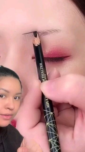 Quick Eye Makeup, Face Makeup Tutorial Video, Membentuk Alis, Bentuk Alis, Eyebrow Makeup Tutorial, Beginners Eye Makeup, Eye Brows, Eyebrow Makeup Tips, Eye Makeup Techniques