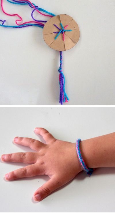 How to make a friendship bracelet with a cardboard loom Make A Friendship Bracelet, Boho Bracelets Diy, Diy Anklet, Cardboard Loom, Anklets Diy, Yarn Crafts For Kids, Diy Bracelets With String, Anklet Designs, Friendship Bracelets Designs