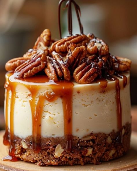 Decorative Desserts, Caramel Pecan Cheesecake, Dessert Cups Recipes, Pecan Cheesecake, Cake Slices, Cheesecake Mini, Pecan Recipes, Caramel Pecan, Easy Cheesecake