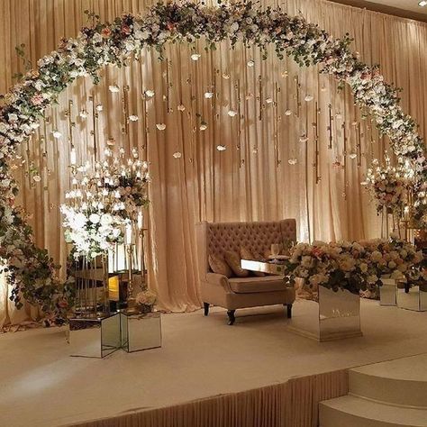 Engagement Stage Decoration, Reception Stage Decor, Simple Stage Decorations, Wedding Stage Decor, Reception Backdrop, Wedding Reception Table Decorations, Wedding Decor Photos, Wedding Reception Backdrop, Wedding Background Decoration