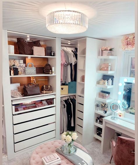 Closet Vanity Ideas, Vanity Closet Ideas, Closet With Vanity, Dream Dressing Room, Closet Small Bedroom, Fancy Bedroom, Closet Vanity, Dressing Room Closet, Dream Closet Design