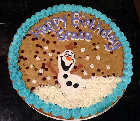 Frozen Olaf Cookie Cake. Frozen Cookie Cake, Olaf Cookies, Olaf Birthday Party, Giant Cookie Cake, Dq Cake, Olaf Party, Olaf Birthday, Cookie Cake Designs, Cookie Cake Birthday