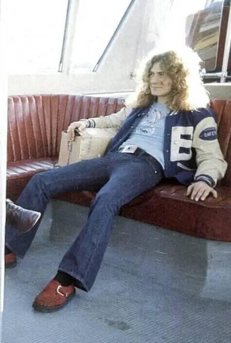 Robert Plant with Led Zeppelin traveling by train in  in his letterman jacket - Japan, 1972. Robert Plant 70s, Traveling By Train, 70s Men, Guy Fits, 60s 70s Fashion, 70s Inspired Fashion, 70s Outfits, Robert Plant, Letterman Jacket