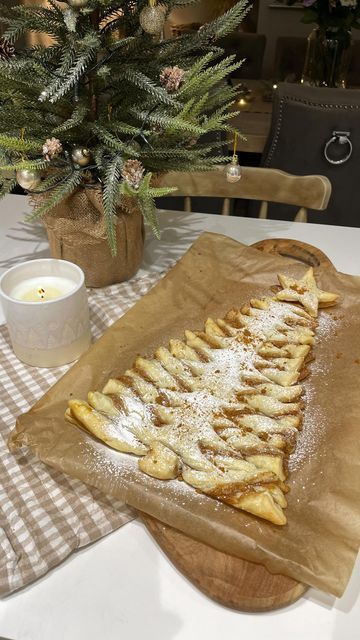 Christmas Tree Desserts, Michael Buble Christmas, Biscoff Biscuits, Wall Panelling, Puff Pastry Sheets, Pastry Sheets, Puff Pastry, Easy Snacks, Healthy Desserts