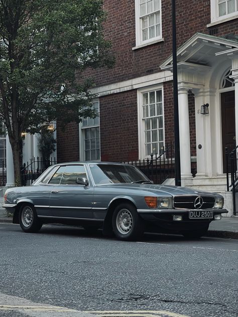 Old car mercedes in London Old Cars Mercedes, Vintage Mercedes Benz, Ninth House, Car Mercedes, Old Mercedes, Grey Car, Mercedes E Class, Hardy Boys, Mercedes Car