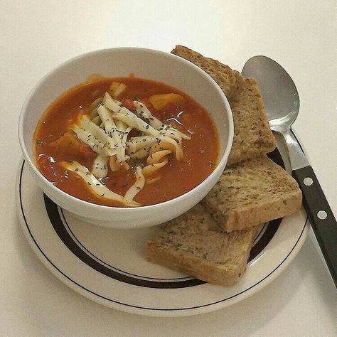 Soup Aesthetic, Läcker Mat, Think Food, Bowl Of Soup, Food Obsession, Cafe Food, Beautiful Food, Pretty Food, Food Cravings