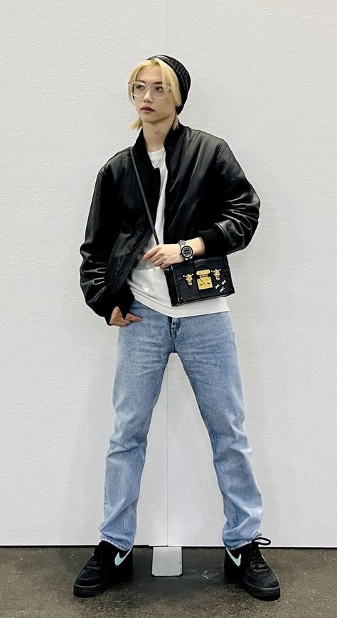 Kpop Idol Mens Fashion, Felix Skz Fashion, Felix's Outfits, Felix Style Outfit Skz, Skz Felix Outfit, Felix Fashion Style, Felix Full Body Photo, Felix Stray Kids Outfit, Felix Standing